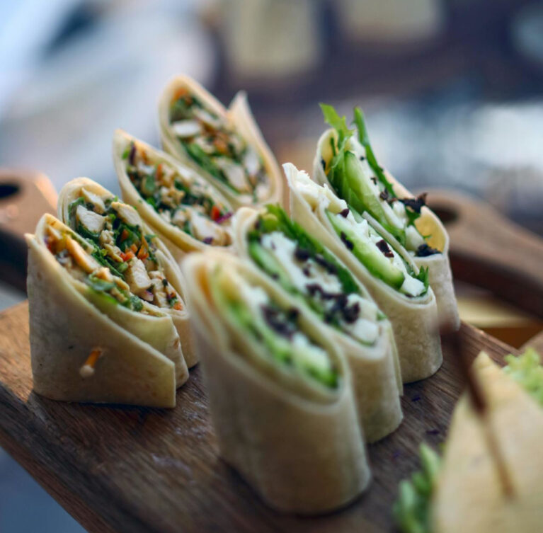 Το catering μας προσφέρει αυθεντικές γεύσεις της περιοχής, βασισμένες σε ποιοτικές πρώτες ύλες και σπιτικές συνταγές. Αναλαμβάνουμε εκδηλώσεις μικρής και μεσαίας κλίμακας, προσφέροντας πλήρη μενού, μπουφέ ή ειδικές θεματικές επιλογές, πάντα με προσοχή στη λεπτομέρεια.